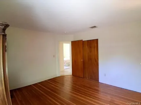 37 Acorn Place Lynbrook NY 11563