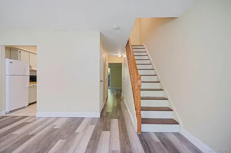 102 Hill Spur Calverton NY 11933