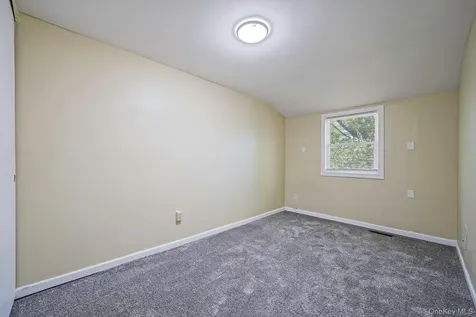 102 Hill Spur Calverton NY 11933