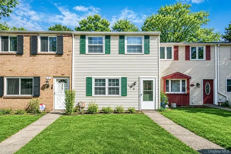 102 Hill Spur Calverton NY 11933