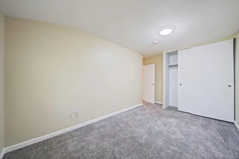 102 Hill Spur Calverton NY 11933