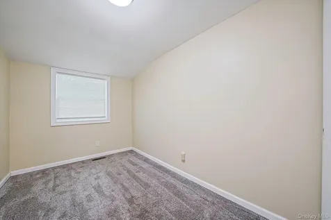 102 Hill Spur Calverton NY 11933