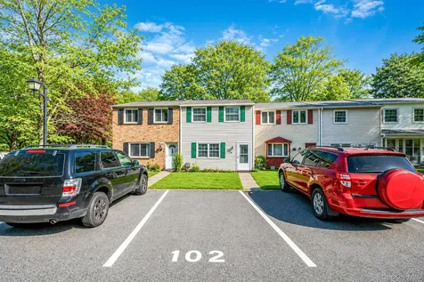 102 Hill Spur Calverton NY 11933