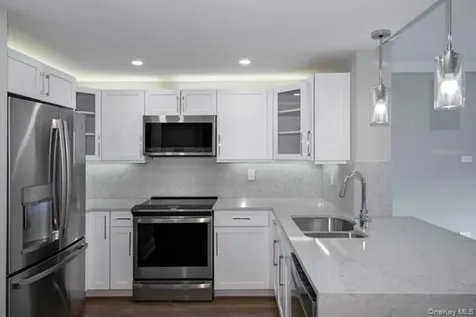 1100 Avalon Street Glen Cove NY 11542