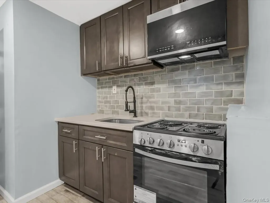 434 N Alleghany Avenue Lindenhurst NY 11757