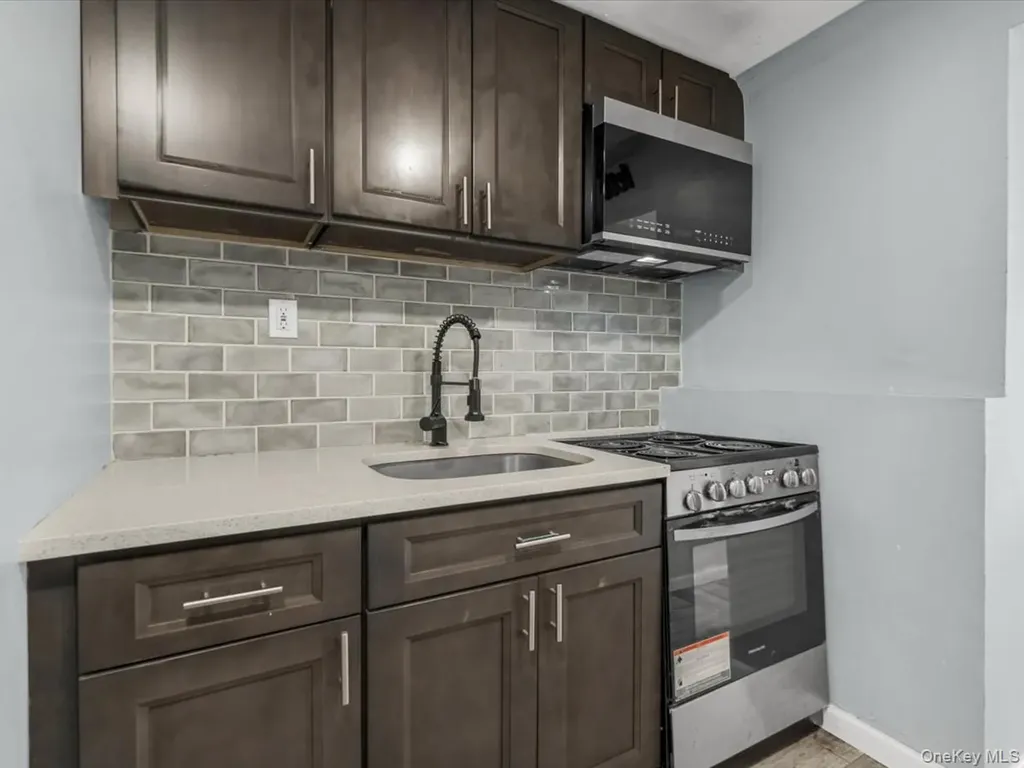 434 N Alleghany Avenue Lindenhurst NY 11757