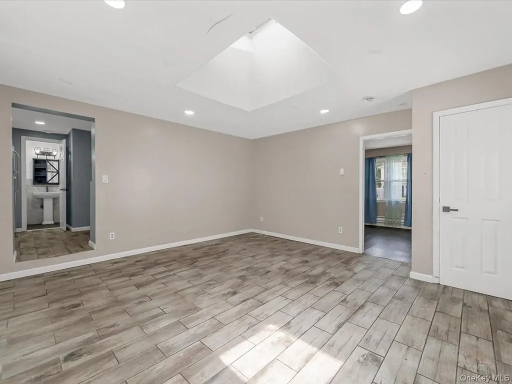 434 N Alleghany Avenue Lindenhurst NY 11757