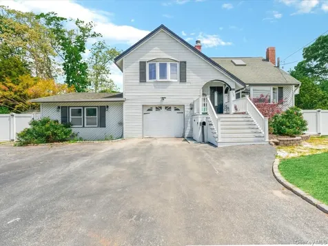 434 N Alleghany Avenue Lindenhurst NY 11757
