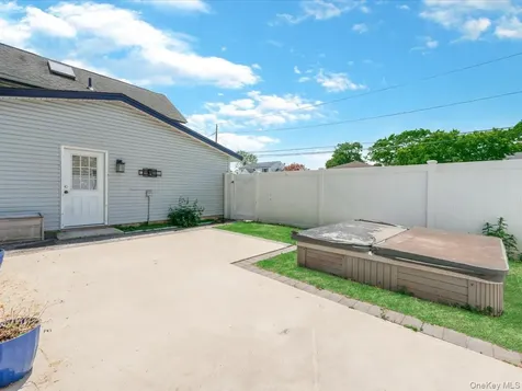 434 N Alleghany Avenue Lindenhurst NY 11757
