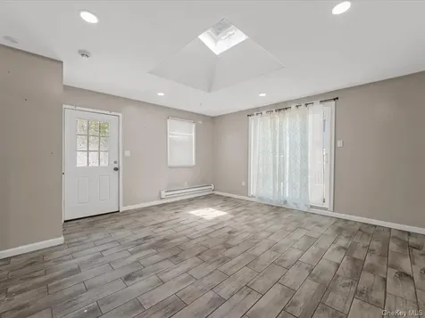 434 N Alleghany Avenue Lindenhurst NY 11757