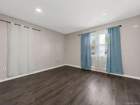 434 N Alleghany Avenue Lindenhurst NY 11757