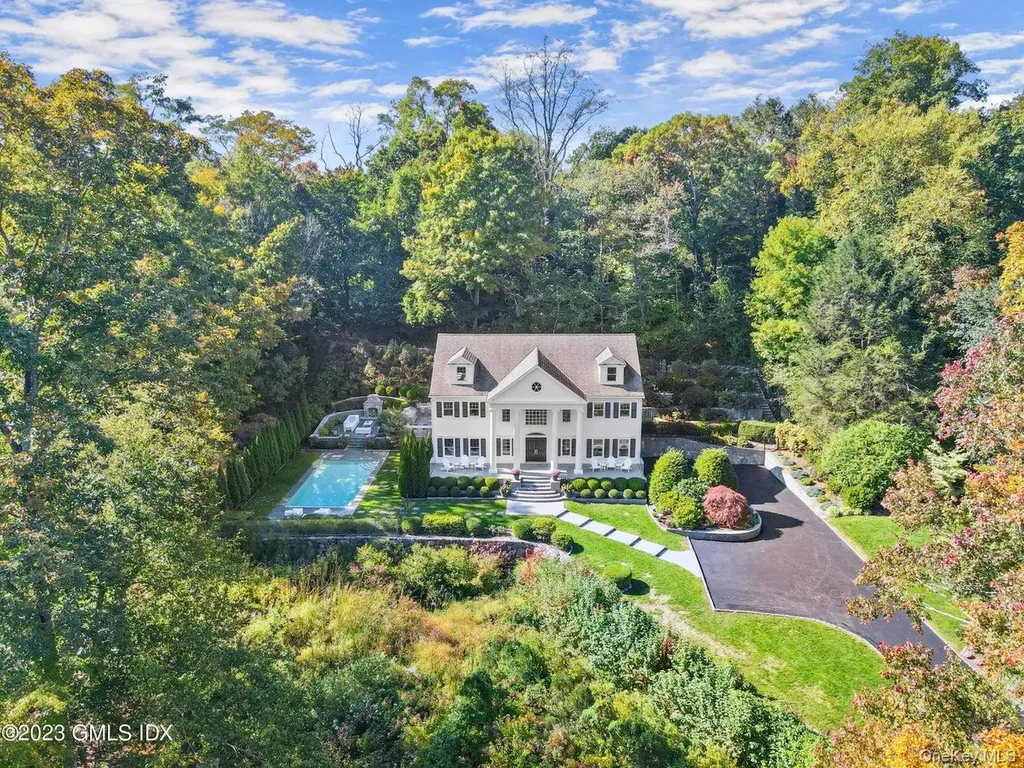 26 Round Hill Road Greenwich CT 06830