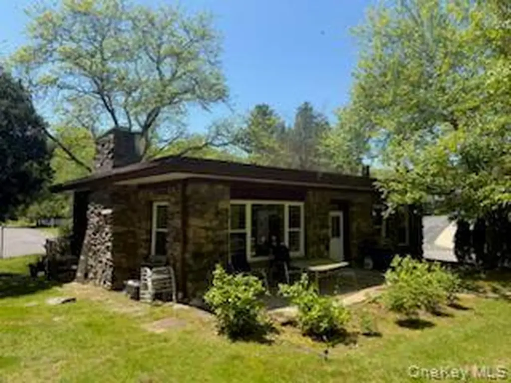 7 Saxon Woods Road White Plains NY 10605