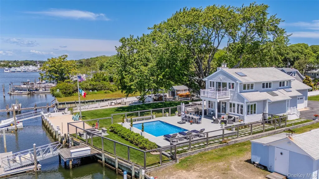 81 Beach Road Aquebogue NY 11901