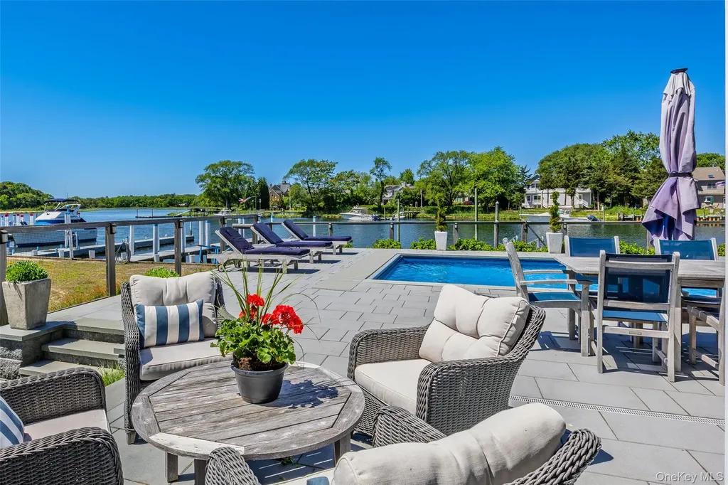 81 Beach Road Aquebogue NY 11901