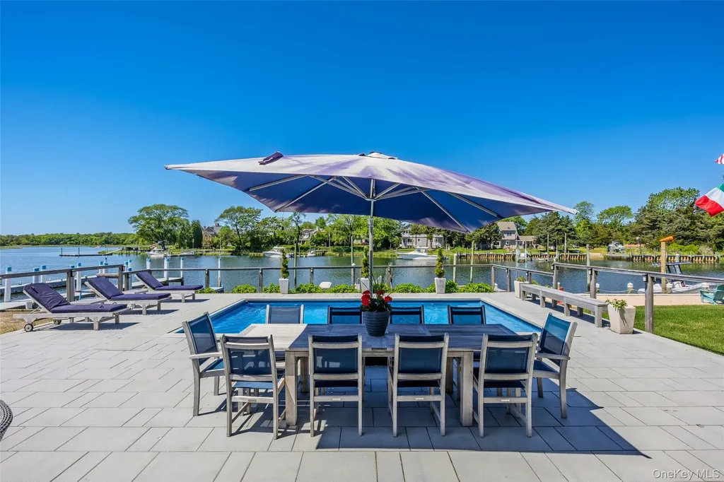 81 Beach Road Aquebogue NY 11901