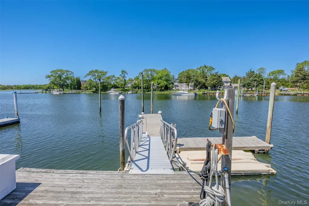81 Beach Road Aquebogue NY 11901