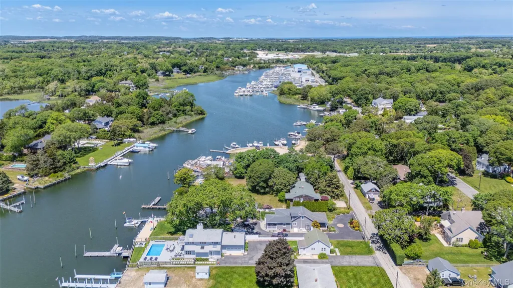 81 Beach Road Aquebogue NY 11901