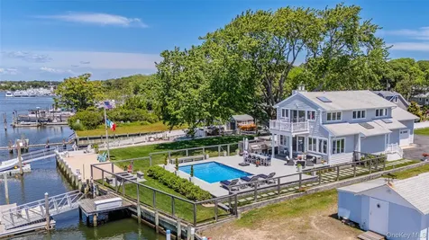 81 Beach Road Aquebogue NY 11901