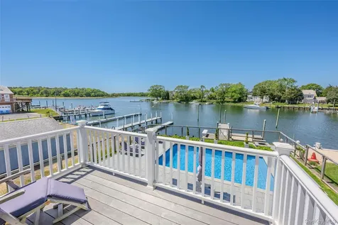 81 Beach Road Aquebogue NY 11901