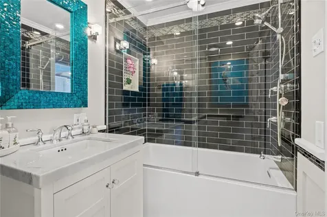 81 Beach Road Aquebogue NY 11901