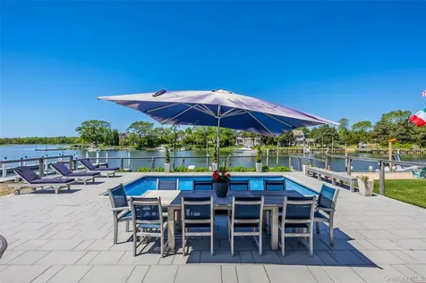 81 Beach Road Aquebogue NY 11901