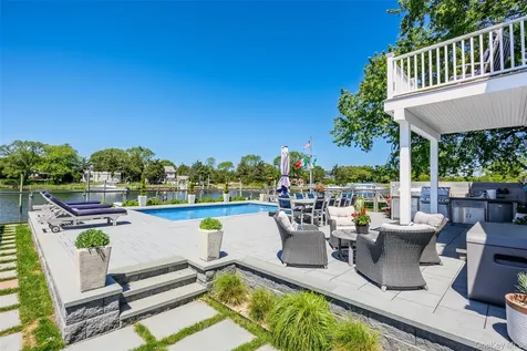 81 Beach Road Aquebogue NY 11901