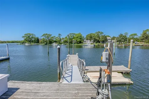 81 Beach Road Aquebogue NY 11901