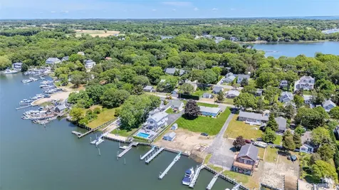 81 Beach Road Aquebogue NY 11901