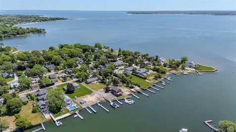 81 Beach Road Aquebogue NY 11901