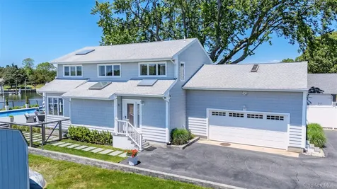 81 Beach Road Aquebogue NY 11901