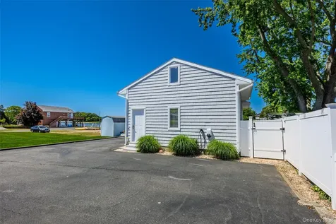 81 Beach Road Aquebogue NY 11901