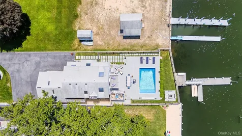 81 Beach Road Aquebogue NY 11901