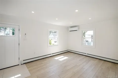 12 Garland Lane Westbury NY 11590