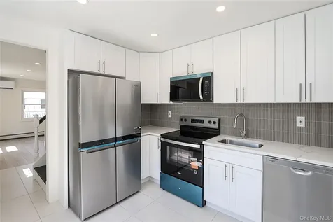 12 Garland Lane Westbury NY 11590