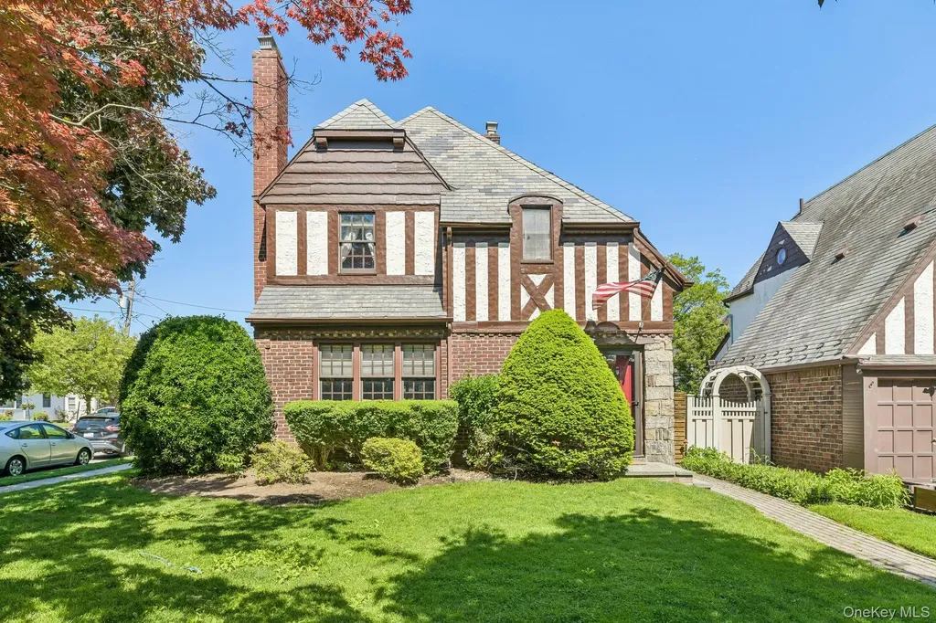 60 Croyden Road Mineola NY 11501