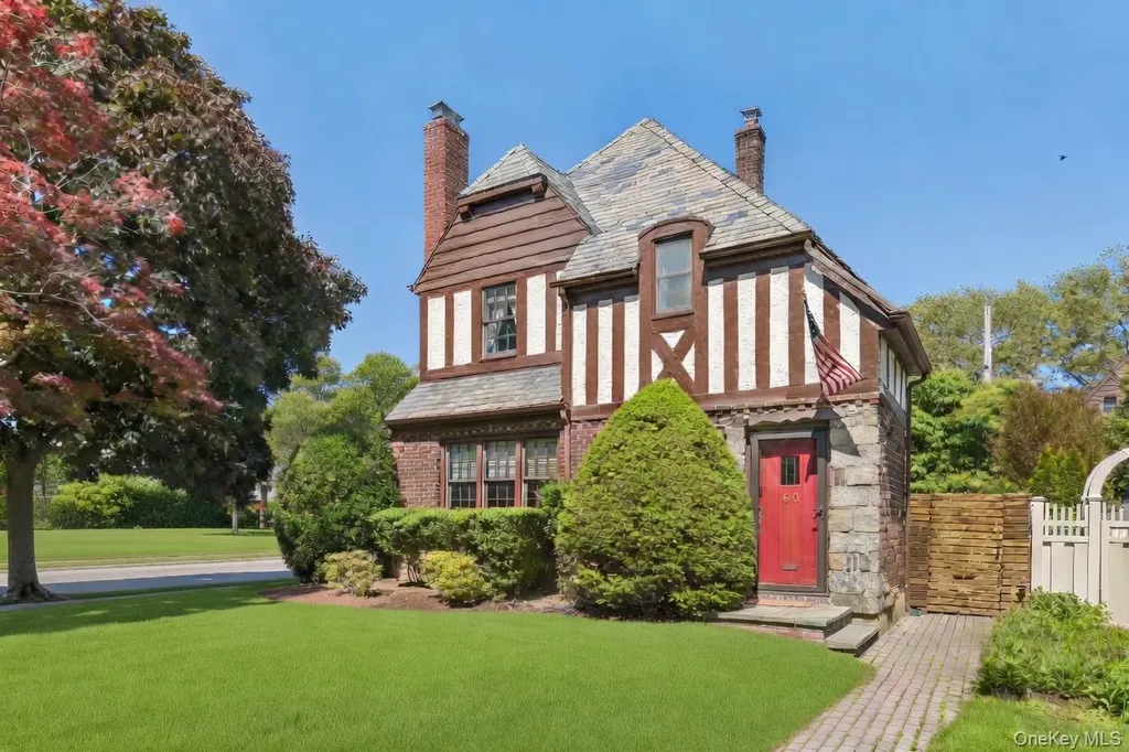 60 Croyden Road Mineola NY 11501