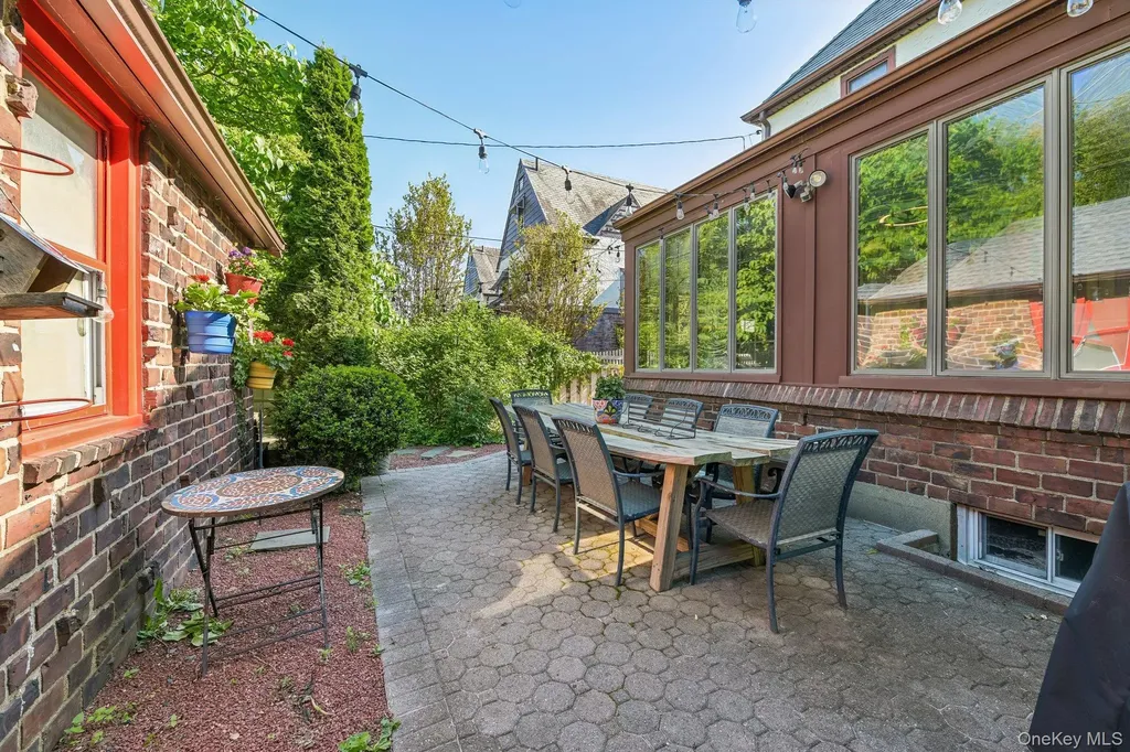 60 Croyden Road Mineola NY 11501