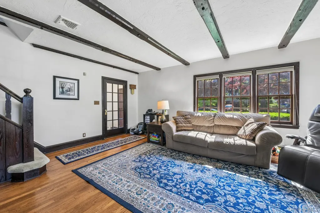 60 Croyden Road Mineola NY 11501