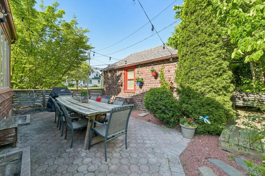 60 Croyden Road Mineola NY 11501