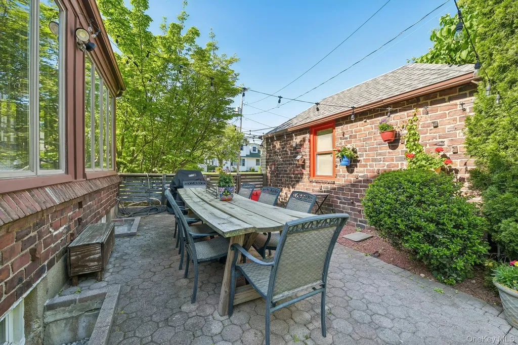 60 Croyden Road Mineola NY 11501