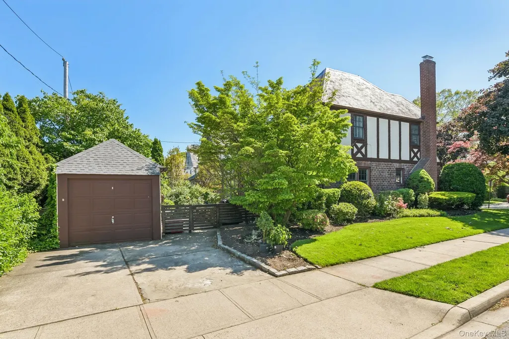 60 Croyden Road Mineola NY 11501