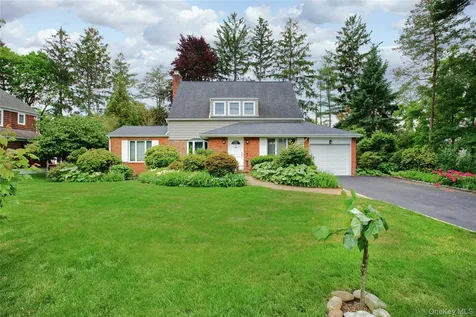 34 Wildwood Lane East Hills NY 11577