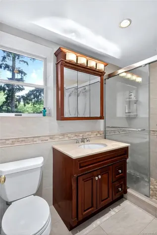 34 Wildwood Lane East Hills NY 11577