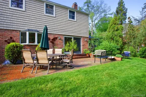 34 Wildwood Lane East Hills NY 11577