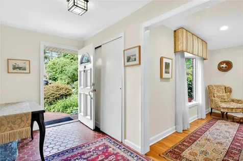 34 Wildwood Lane East Hills NY 11577