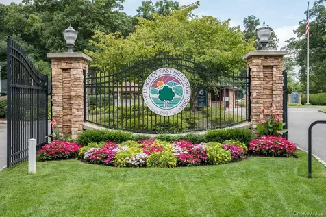 34 Wildwood Lane East Hills NY 11577