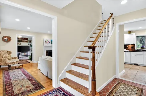 34 Wildwood Lane East Hills NY 11577