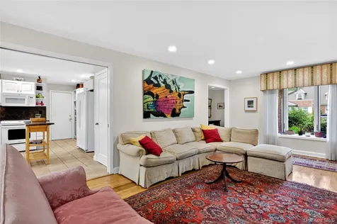 34 Wildwood Lane East Hills NY 11577