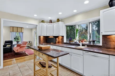 34 Wildwood Lane East Hills NY 11577